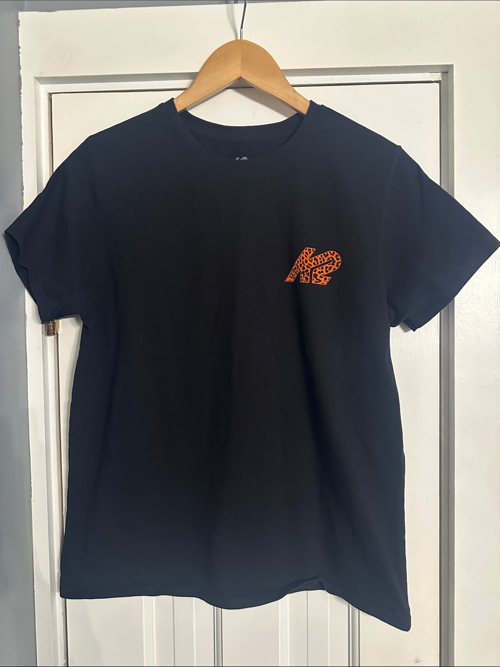 K2 Ski Snowboarding Co. Graphic Logo T-Shirt Women's Medium Black Leopard